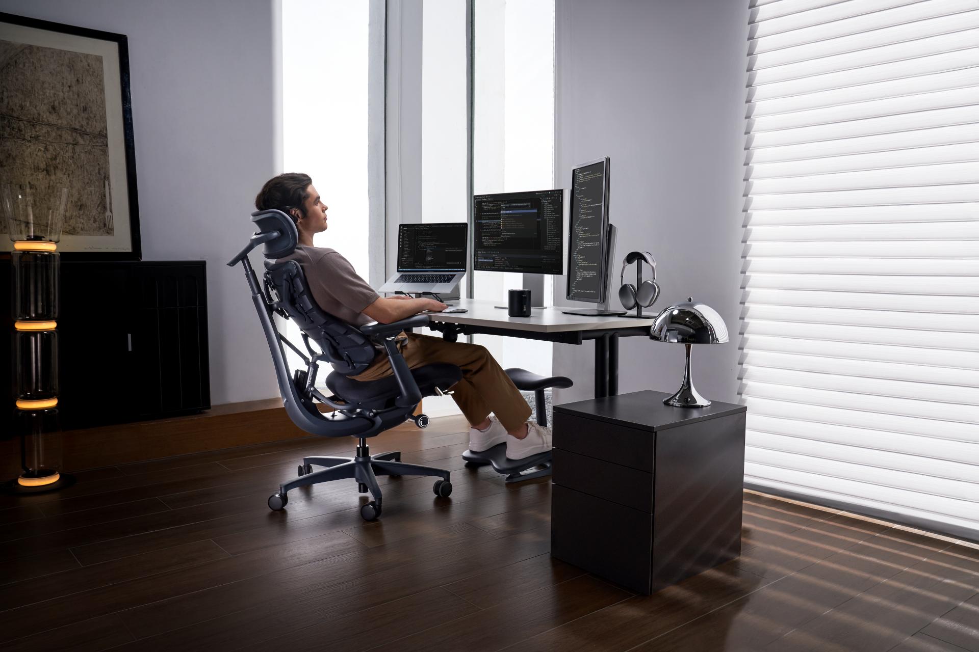 Dynamic Ergonomic Chair vs. Traditional Office Chair: What’s the Real Difference?