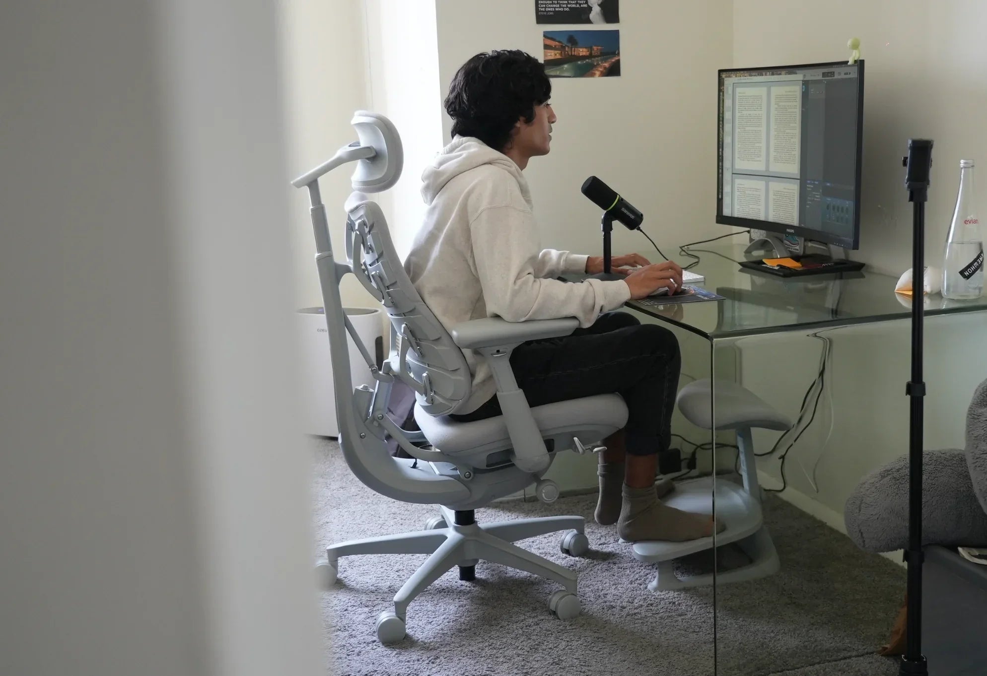 Legs Numb From Sitting? What Your Chair Has to Do With It | LiberNovo